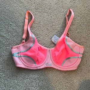NWOT Berlei Sports Bra